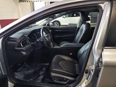 Used 2019 Toyota Camry SE FWD image 10