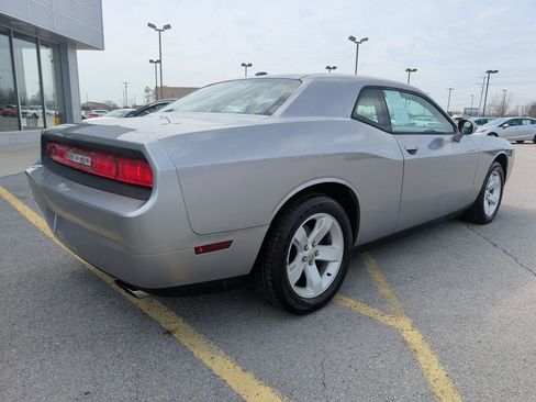 Used 2014 Dodge Challenger SXT RWD image 7