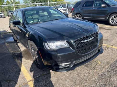 Used 2019 Chrysler 300 S w/ 300S Premium Group 2 AWD/4WD image 18