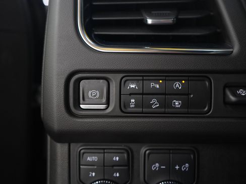 Used 2023 GMC Yukon AT4 w/ AT4 Premium Package AWD/4WD image 29