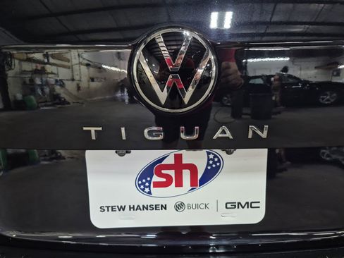 Used 2024 Volkswagen Tiguan SEL R-Line AWD/4WD image 31