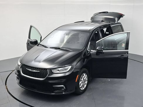 Used 2026 Chrysler Pacifica Select FWD image 50