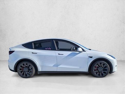 Used 2022 Tesla Model Y Performance image 4