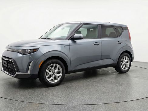 Used 2025 Kia Soul LX w/ LX Technology Package FWD image 3