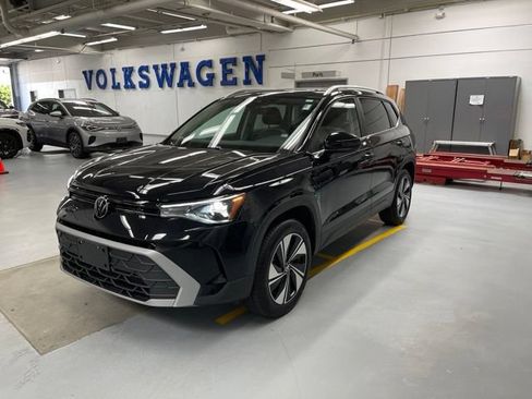 New 2025 Volkswagen Taos SE w/ Panoramic Sunroof Package AWD/4WD image 1