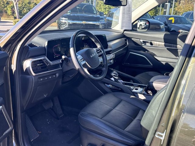 Certified 2024 Kia Telluride EX w/ EX Captain's Chair Package FWD image 4