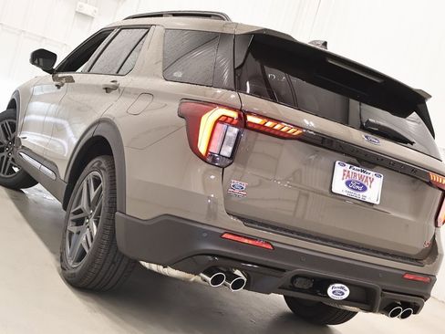 New 2026 Ford Explorer ST w/ Sun And Sound Package image 37