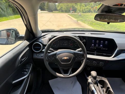 Used 2024 Chevrolet Trax LS w/ LS Convenience Package FWD image 38