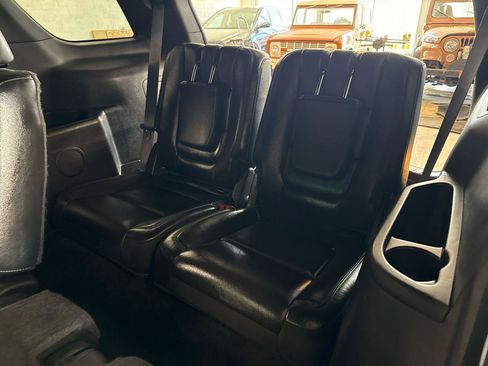 Used 2015 Ford Explorer XLT w/ Equipment Group 202B AWD/4WD image 33