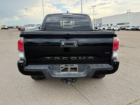 Used 2021 Toyota Tacoma TRD Off-Road w/ Technology Package AWD/4WD image 4