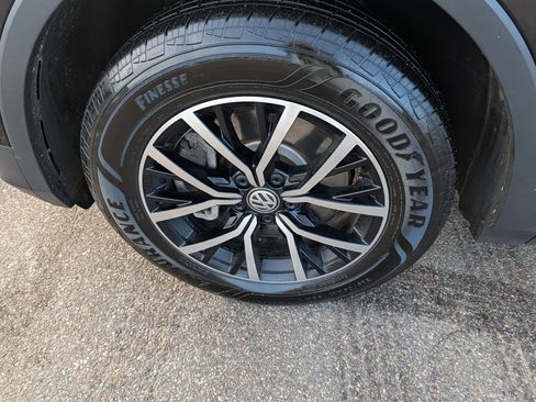 Used 2021 Volkswagen Tiguan SE image 15