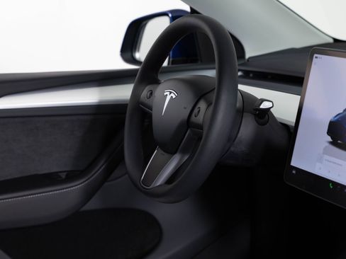Used 2024 Tesla Model Y Long Range AWD/4WD image 27