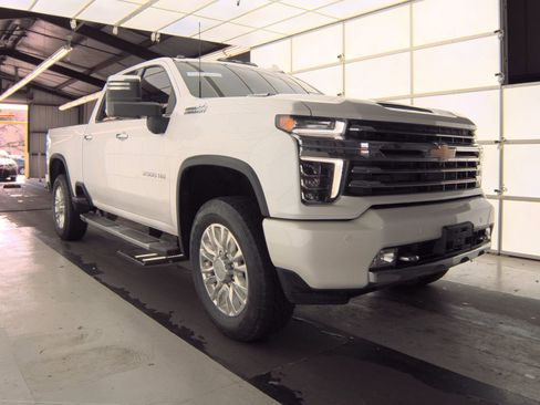 Used 2022 Chevrolet Silverado 2500 High Country w/ Safety Package II image 4