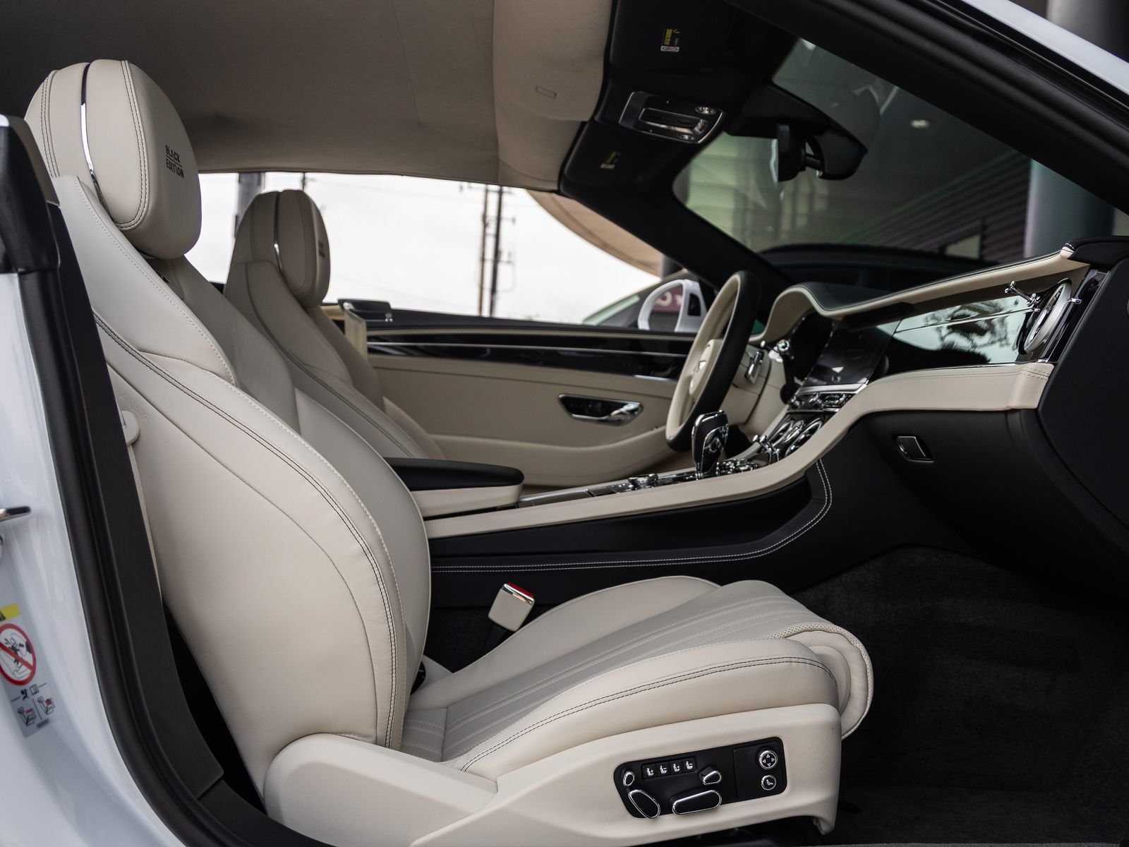 Used 2025 Bentley Continental GTC AWD/4WD image 46