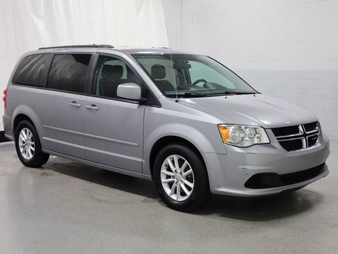 Used 2016 Dodge Grand Caravan SXT image 13