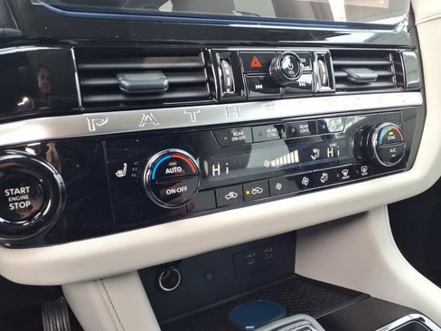 New 2026 Nissan Pathfinder SL image 12