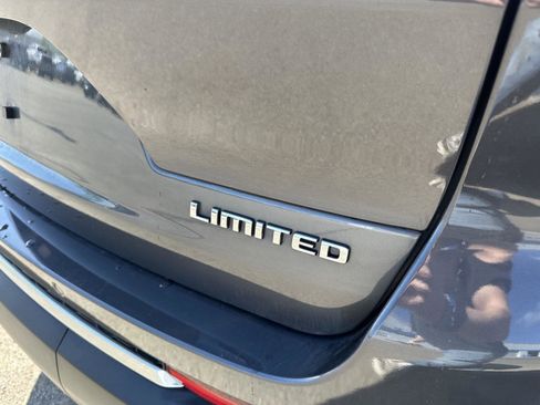 Used 2022 Jeep Grand Cherokee L Limited AWD/4WD image 6