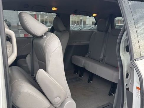 Used 2017 Toyota Sienna XLE w/ XLE Navigation Package image 12
