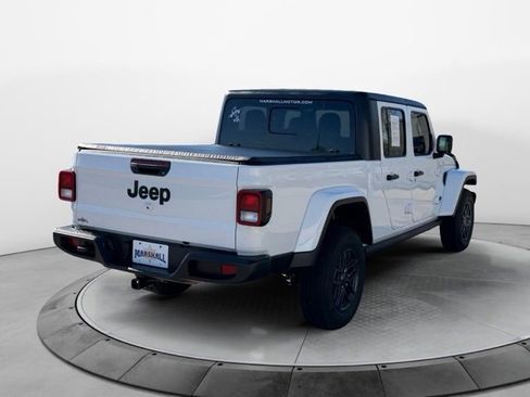 Used 2024 Jeep Gladiator Sport image 3