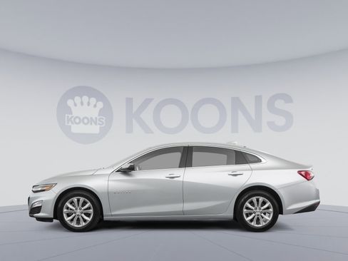 Used 2020 Chevrolet Malibu LT image 2