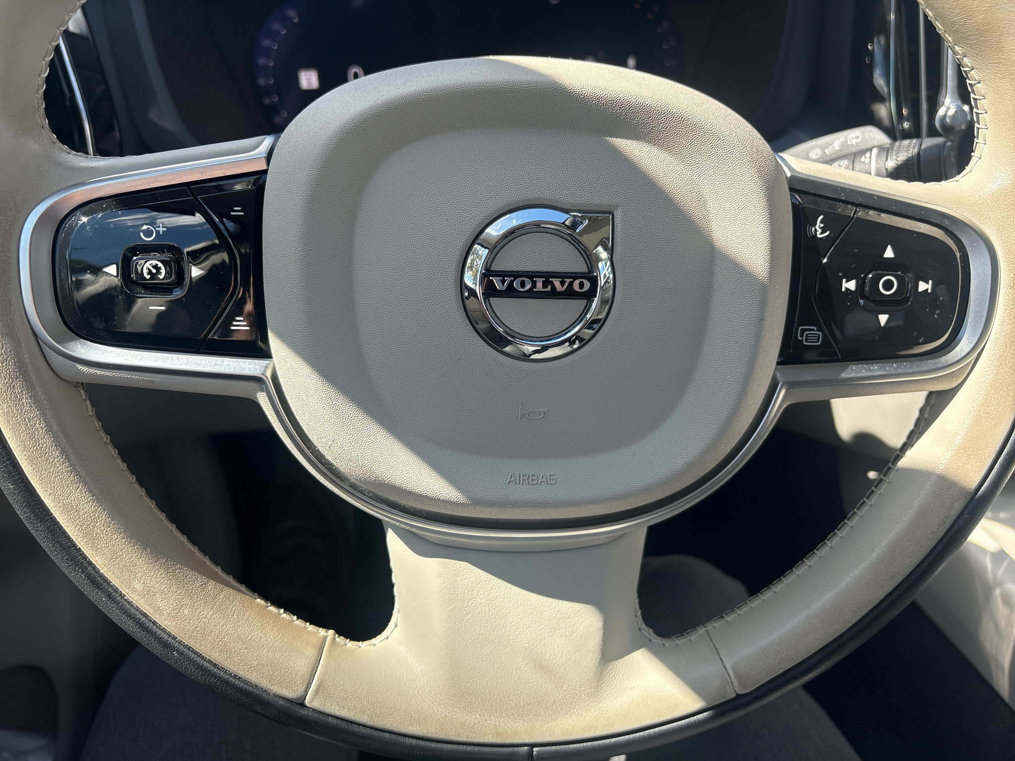 Used 2025 Volvo XC60 B5 Plus w/ Protection Package Premier AWD/4WD image 13