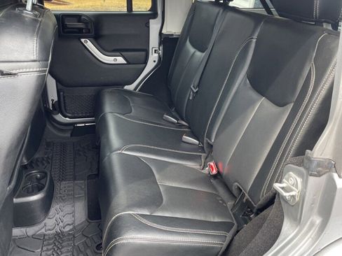 Used 2018 Jeep Wrangler Unlimited Sahara w/ Connectivity Group image 20