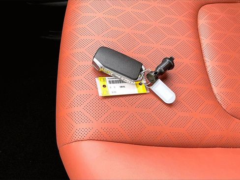 Used 2024 Kia Carnival SX image 33