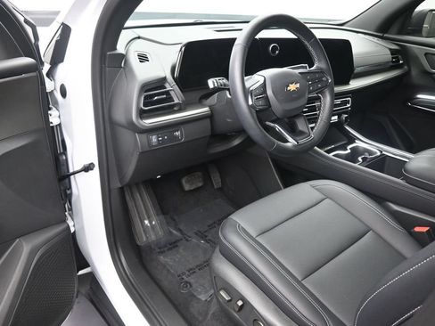 Used 2026 Chevrolet Traverse LT FWD image 11