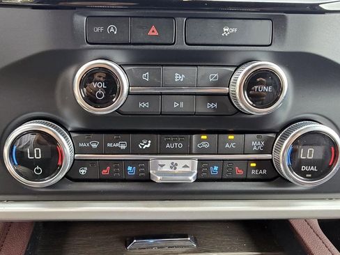 Used 2023 Ford Expedition Limited image 19