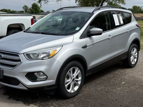Used 2018 Ford Escape SE AWD/4WD image 2