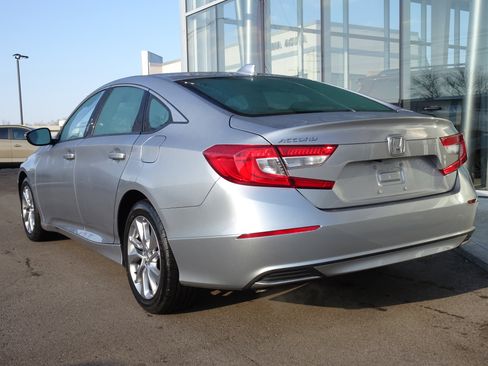 Used 2018 Honda Accord LX image 3