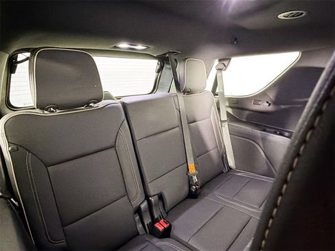 Used 2024 GMC Yukon SLT image 26