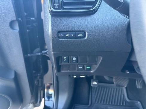 Used 2022 Nissan Rogue Sport S image 18