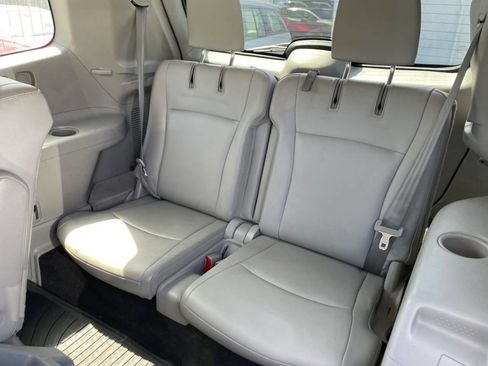 Used 2012 Toyota Highlander Limited w/ Tow Pkg image 10