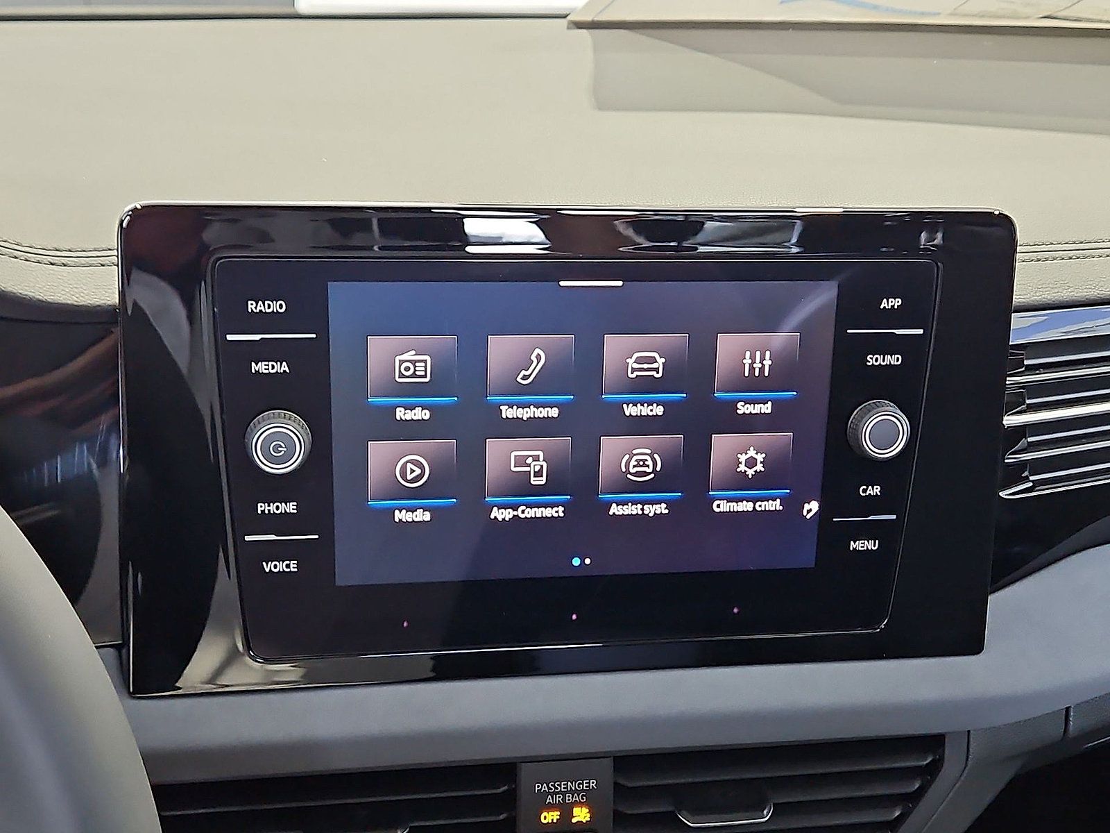 New 2027 Volkswagen Jetta SE FWD image 19