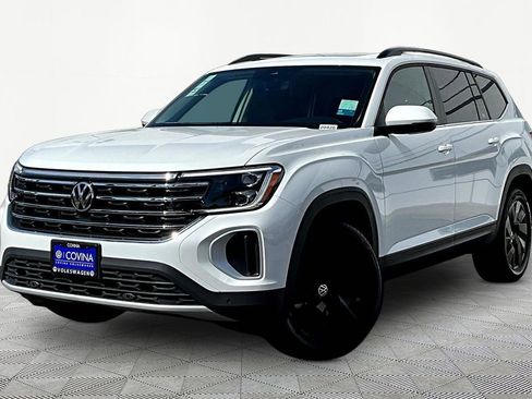 New 2026 Volkswagen Atlas SE FWD image 3