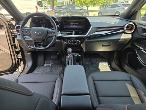 Used 2025 Chevrolet Trax RS w/ Driver Confidence Package image 23