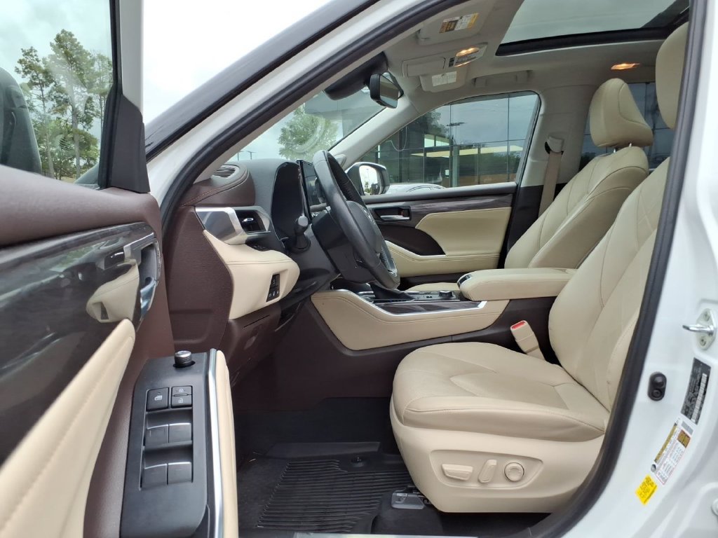 Used 2022 Toyota Highlander Platinum AWD/4WD image 16