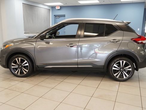 Used 2019 Nissan Kicks SR FWD image 2