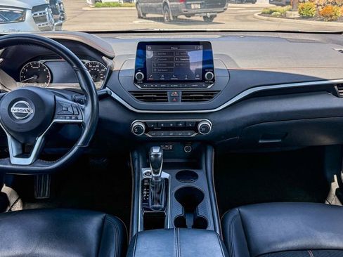 Used 2022 Nissan Altima 2.5 SR w/ Midnight Edition Package FWD image 12