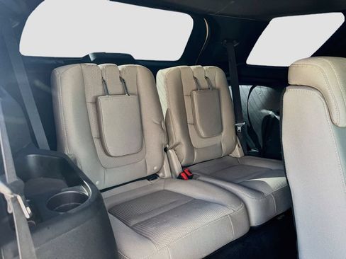 Used 2018 Ford Explorer XLT w/ Equipment Group 201A FWD image 25