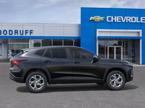 New 2026 Chevrolet Trax LS w/ LS Convenience Package FWD image 5