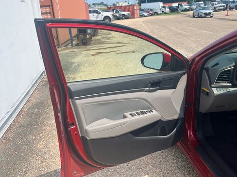 Used 2018 Hyundai Elantra SEL FWD image 8