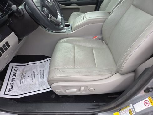 Used 2016 Toyota Highlander Limited image 19
