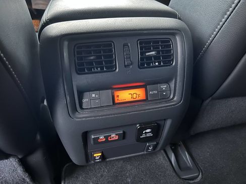 Used 2019 Nissan Pathfinder SL image 12