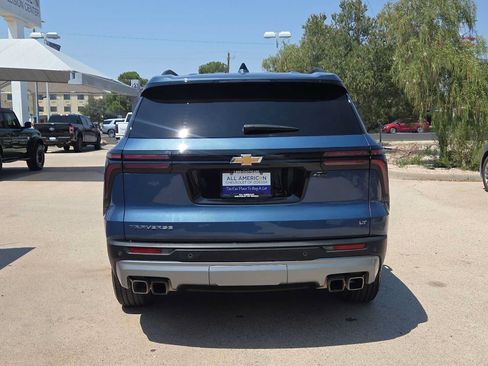 Used 2024 Chevrolet Traverse LT FWD image 7
