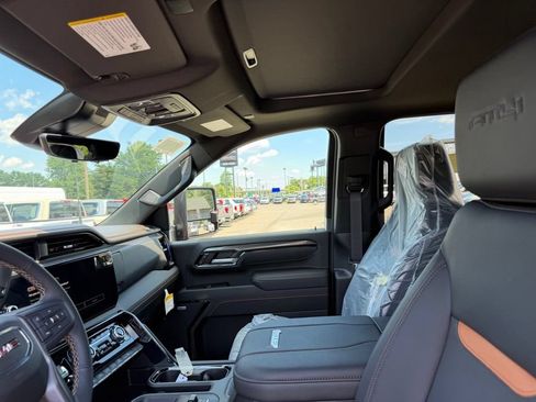 New 2026 GMC Sierra 2500 AT4 w/ AT4 Premium Plus Package AWD/4WD image 14