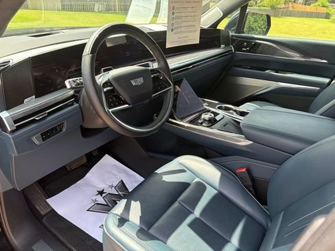 Certified 2025 Cadillac Escalade IQ Luxury 2 w/ LPO, Premium Carpet Package AWD/4WD image 15