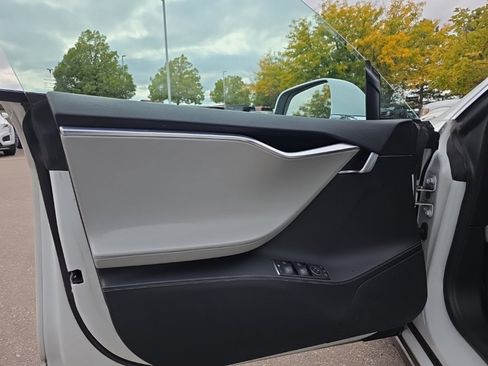 Used 2015 Tesla Model S 85D image 10