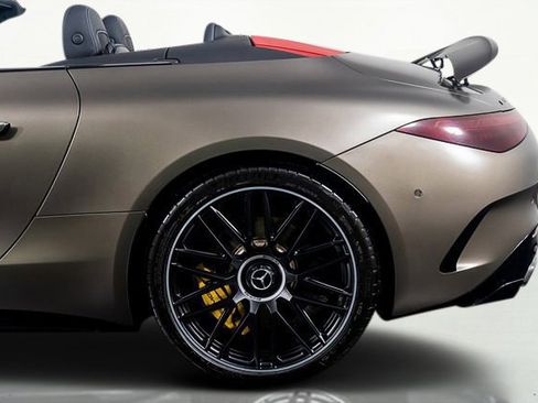 Used 2022 Mercedes-Benz SL 63 AMG 4MATIC w/ AMG Aerodynamic Package image 35